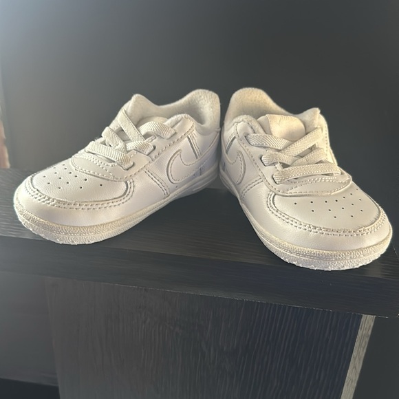Used Toddler Air Force 1s. Sz 4C - Picture 4 of 5